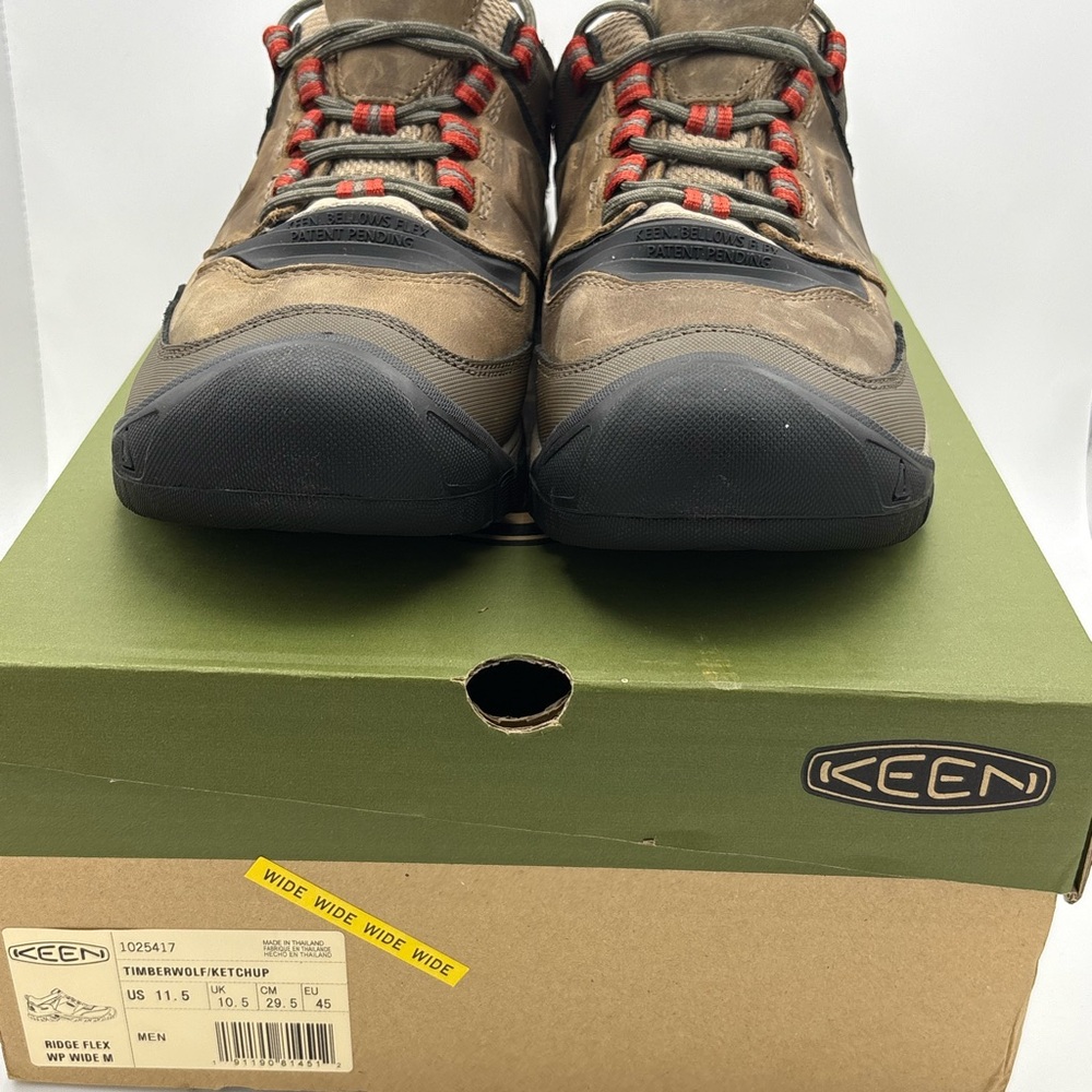 KEEN Men's 11.5 WIDE NEW IN BOX Ridge Flex